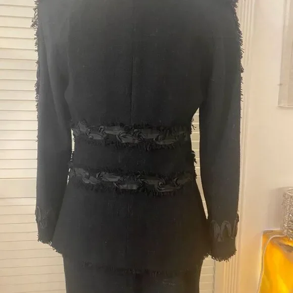 NWT Chanel skirt suit, size 38(S) - Picture 12 of 16